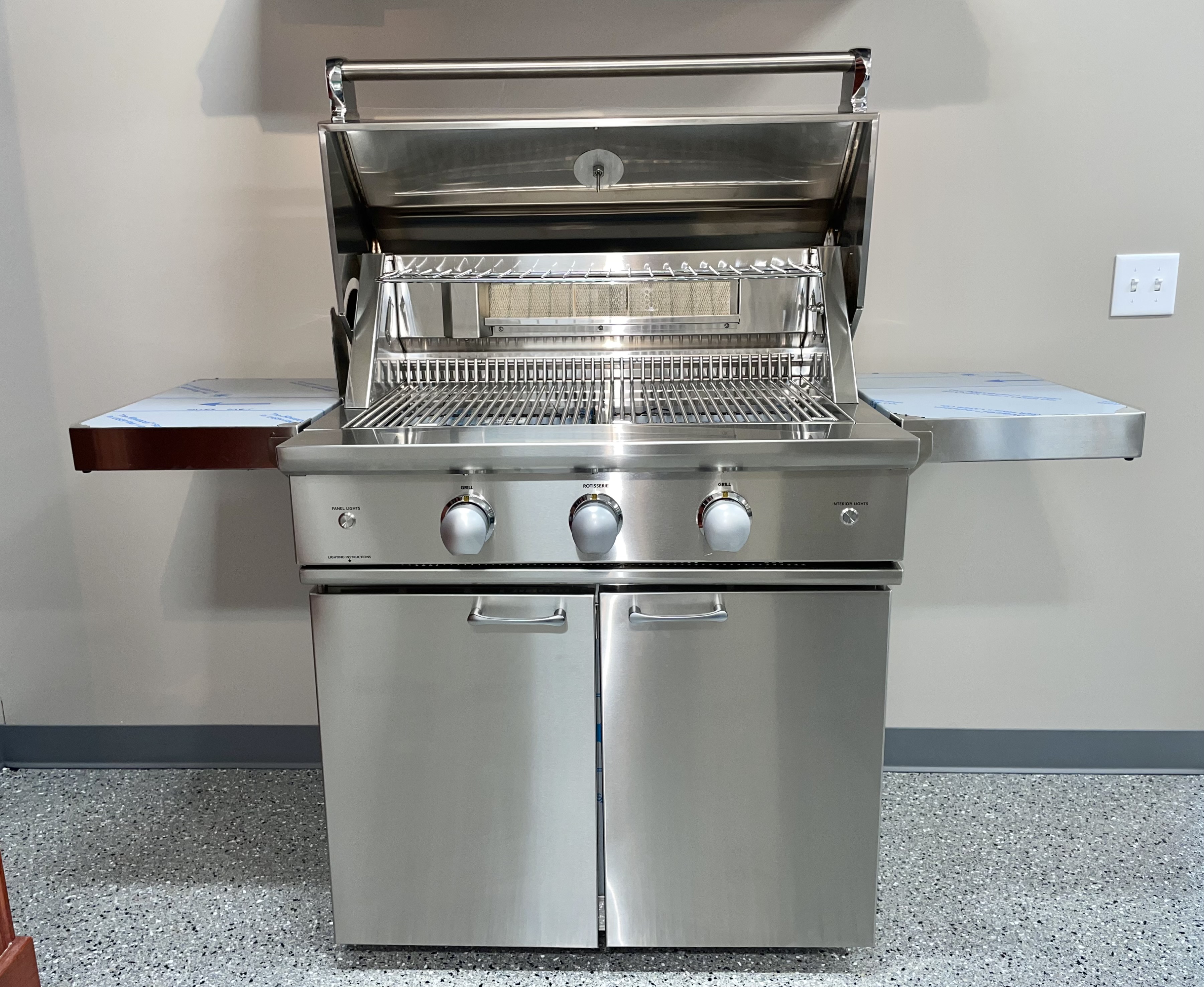 Caliber Appliances | Expect Great Heat | Crossflame Silver | Outdoor Grill | shadyoakdist.com